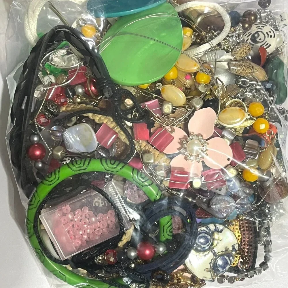 VTG - Now Repurpose Jewelry Rhinestone Beads Charms Harvest Materials Box 1#12.6